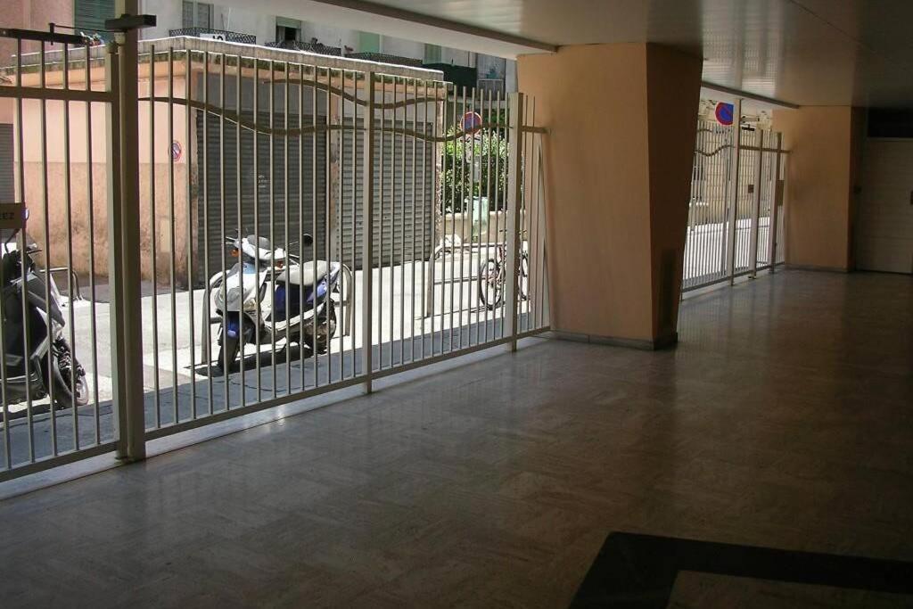 Nice Center - Bright Studio Balcony Wifi & Aircon Appartement Buitenkant foto